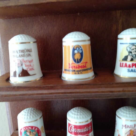 Vintage Thimbles & display shelve, with documentation. - Picture 4 of 16